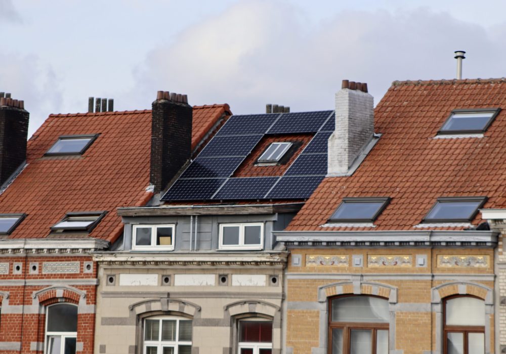 solar-energy-on-the-roof-of-the-tenement-house-2022-11-15-15-44-22-utc